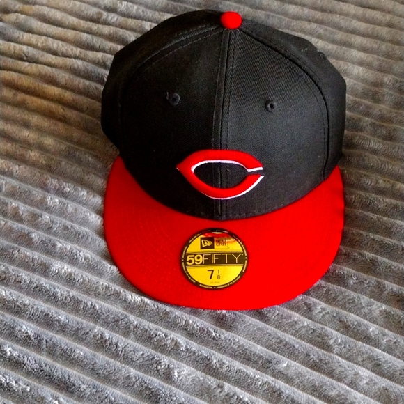 New era fitted Cincinnati reds hat - Picture 1 of 3